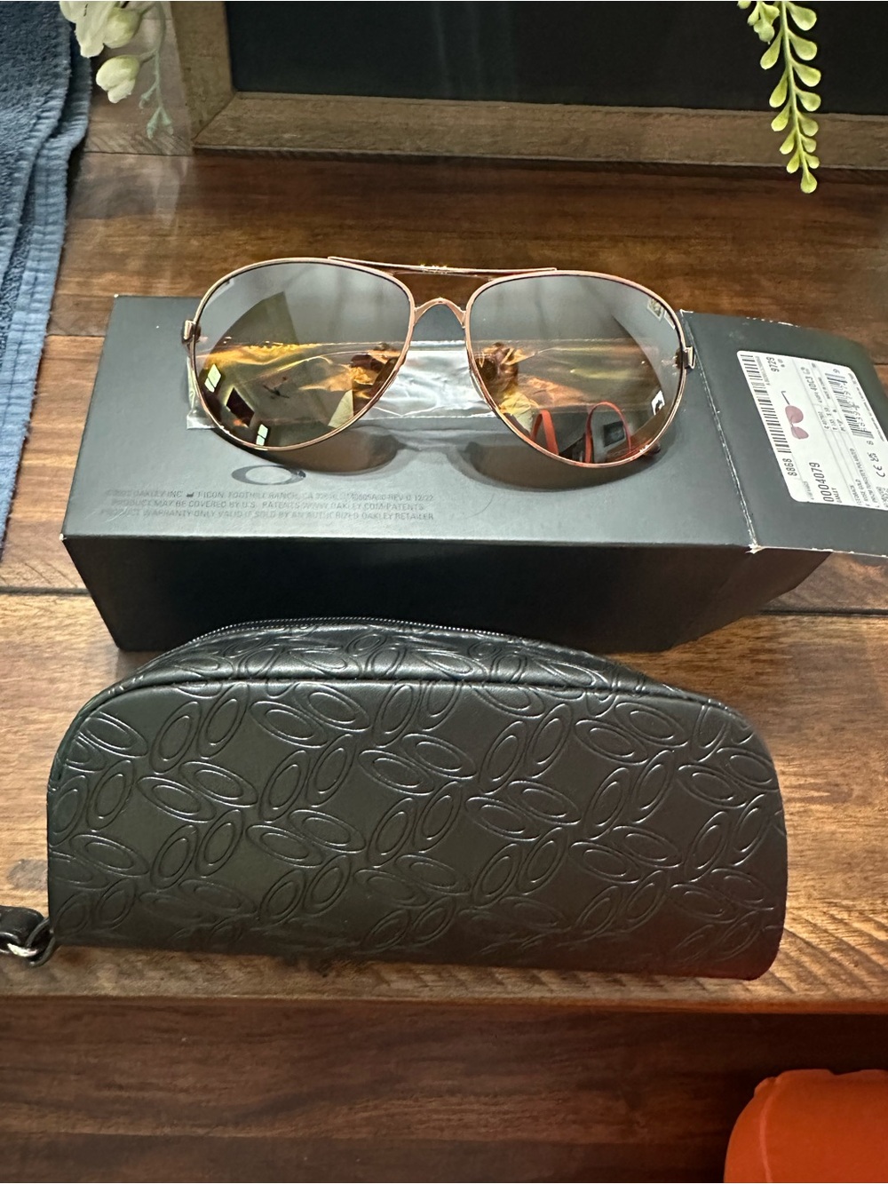 NEW Oakley Rose Gold Aviator Sunglasses with Brown Gradient Lenses